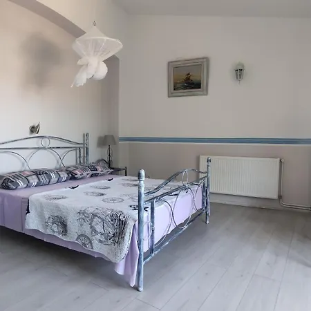 Apartman With Parking Space - 5150 *